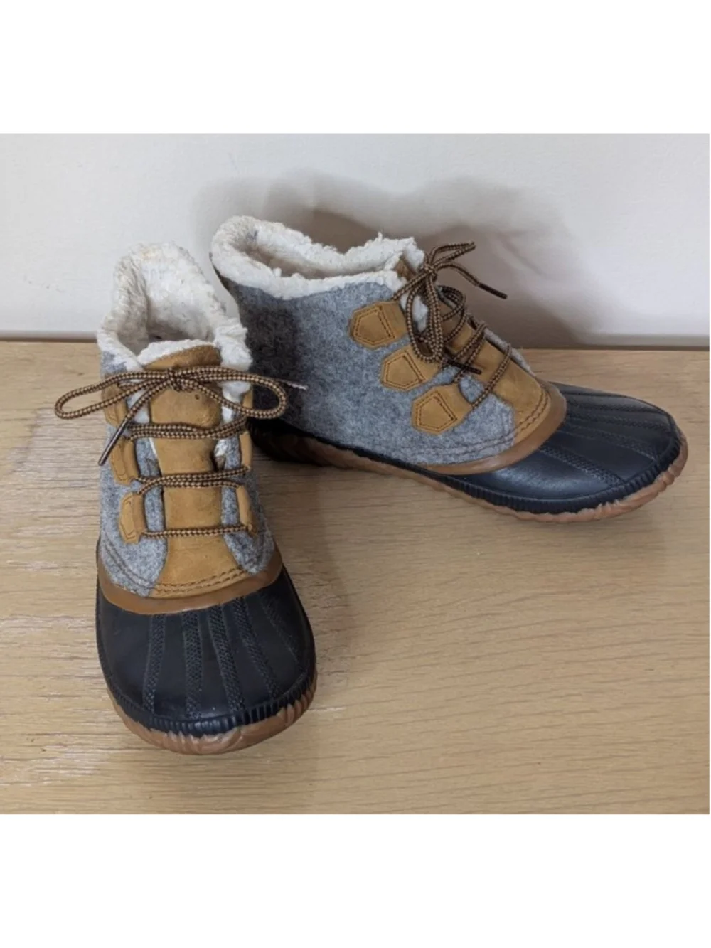 Women's Sorel Winter & Rain Boots 8.5 Gray Brown Waterproof